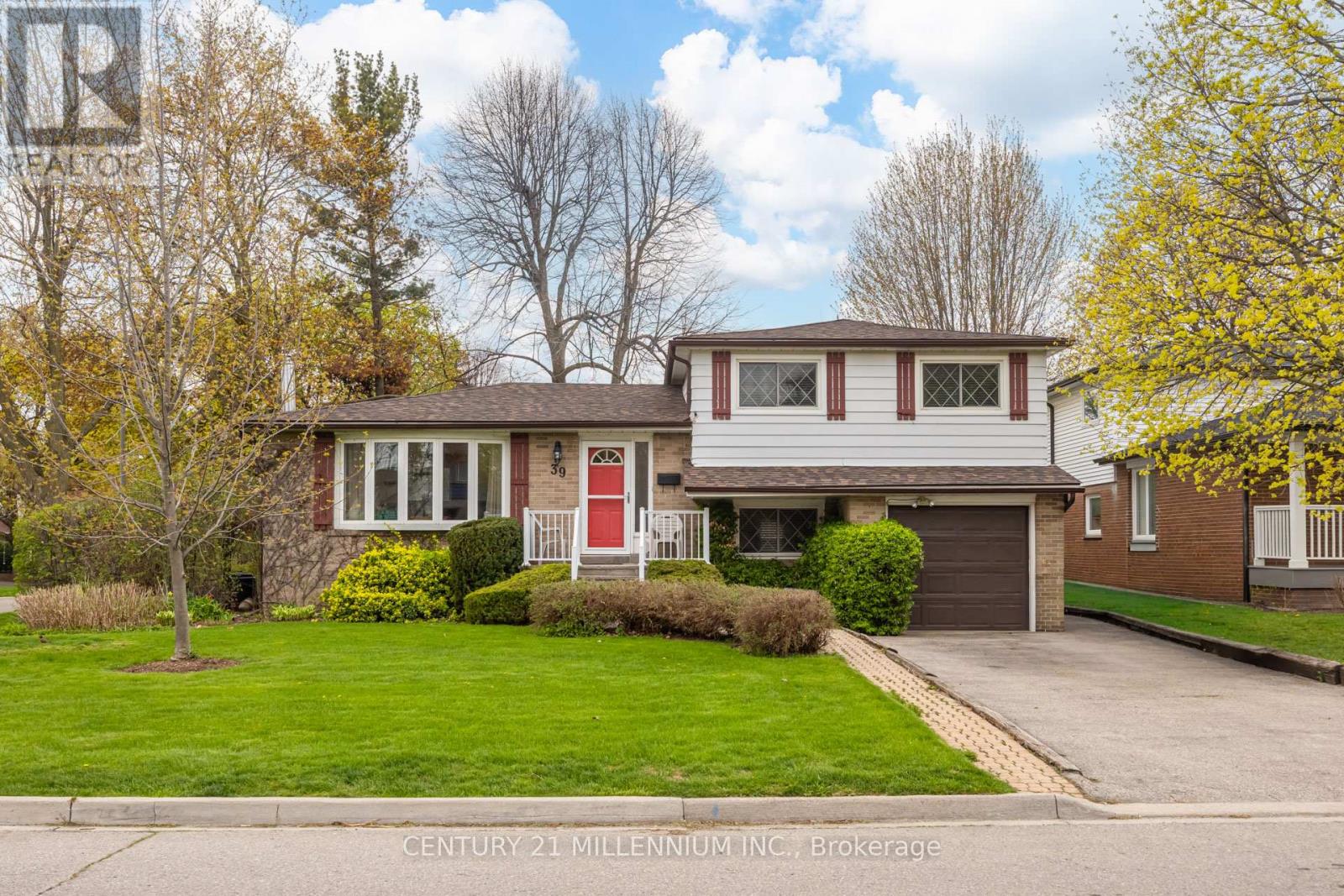 39 Greystone Crescent, Brampton, Ontario  L6Y 2B2 - Photo 3 - W13095614