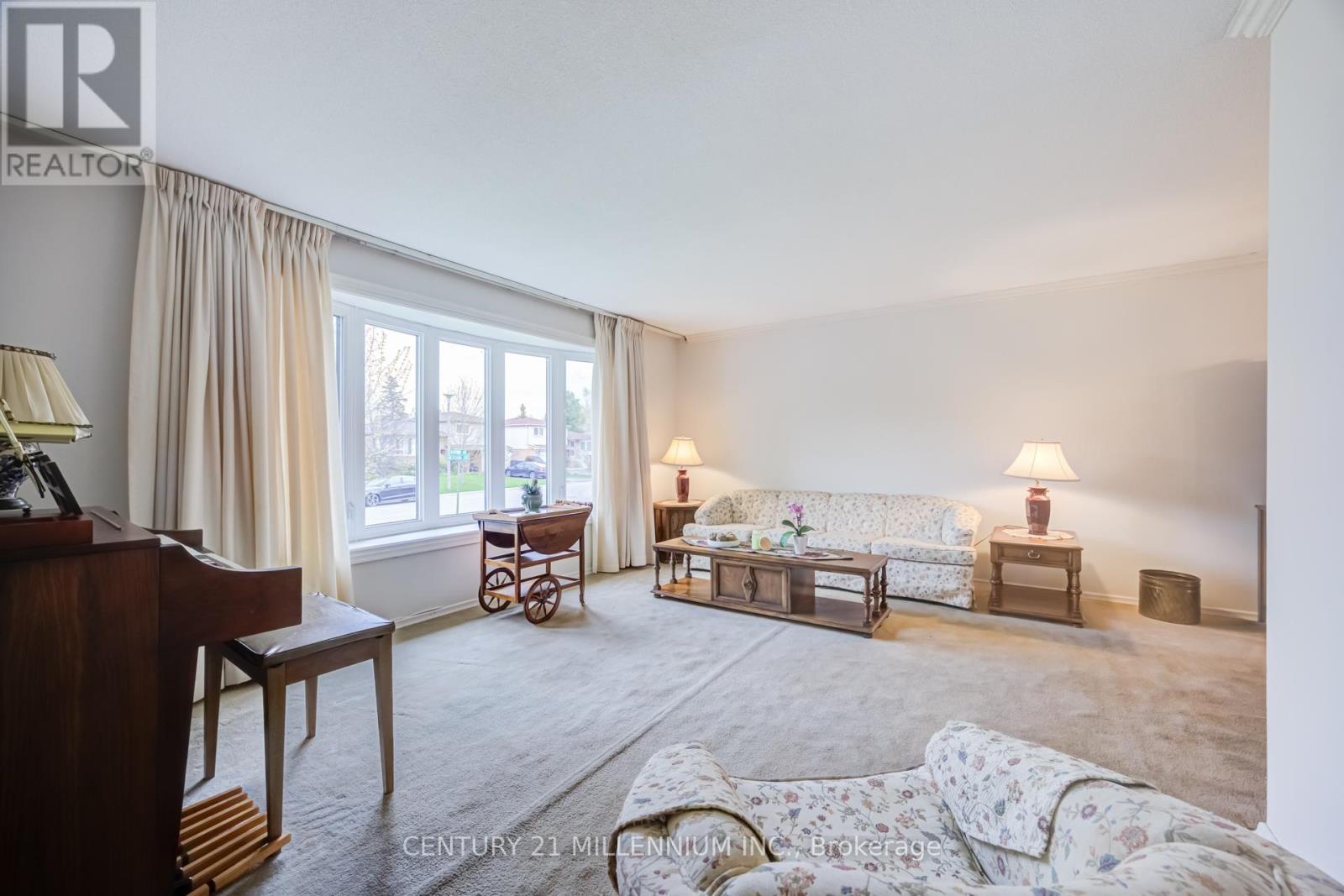 39 Greystone Crescent, Brampton, Ontario  L6Y 2B2 - Photo 5 - W13095614