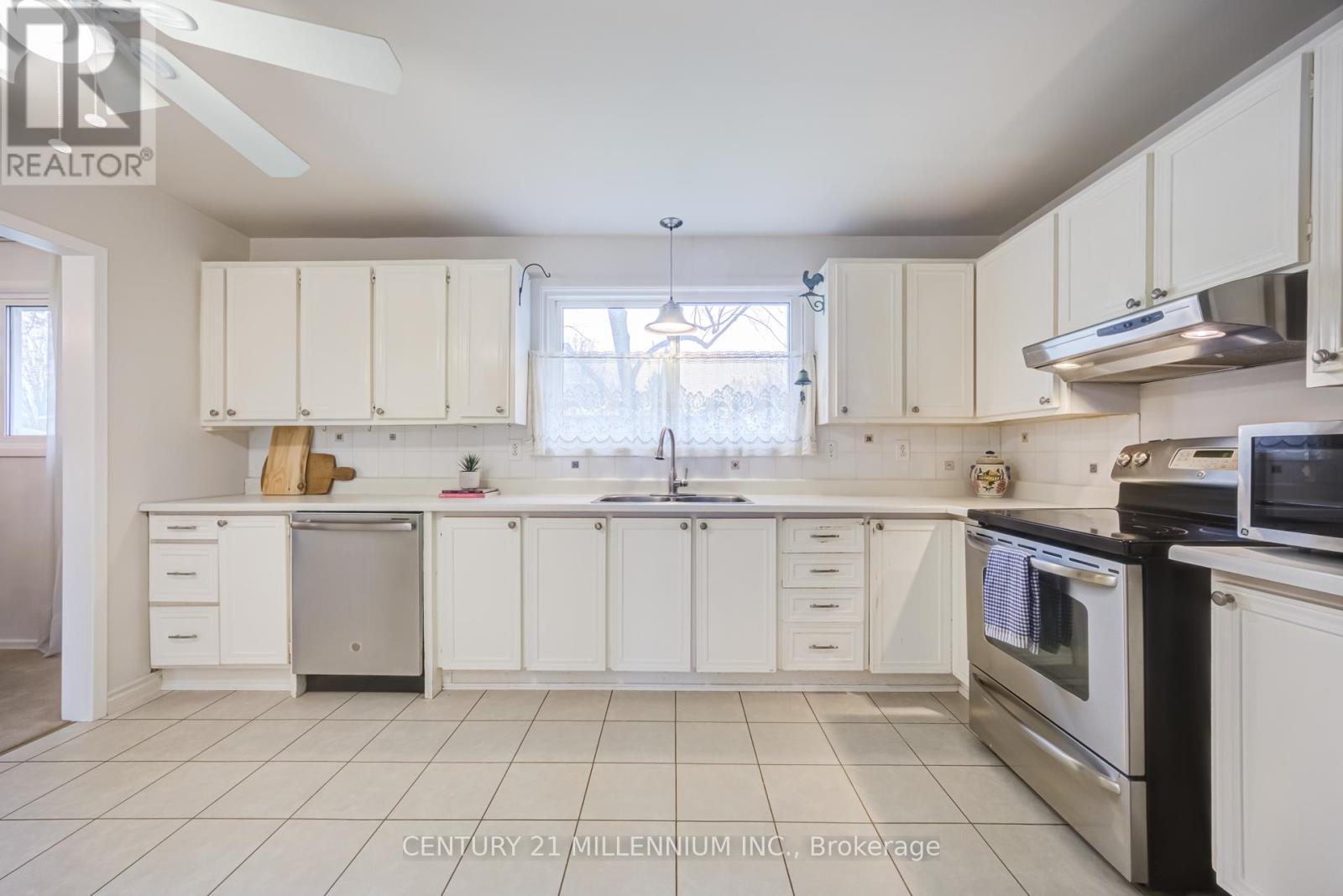 39 Greystone Crescent, Brampton, Ontario  L6Y 2B2 - Photo 9 - W13095614