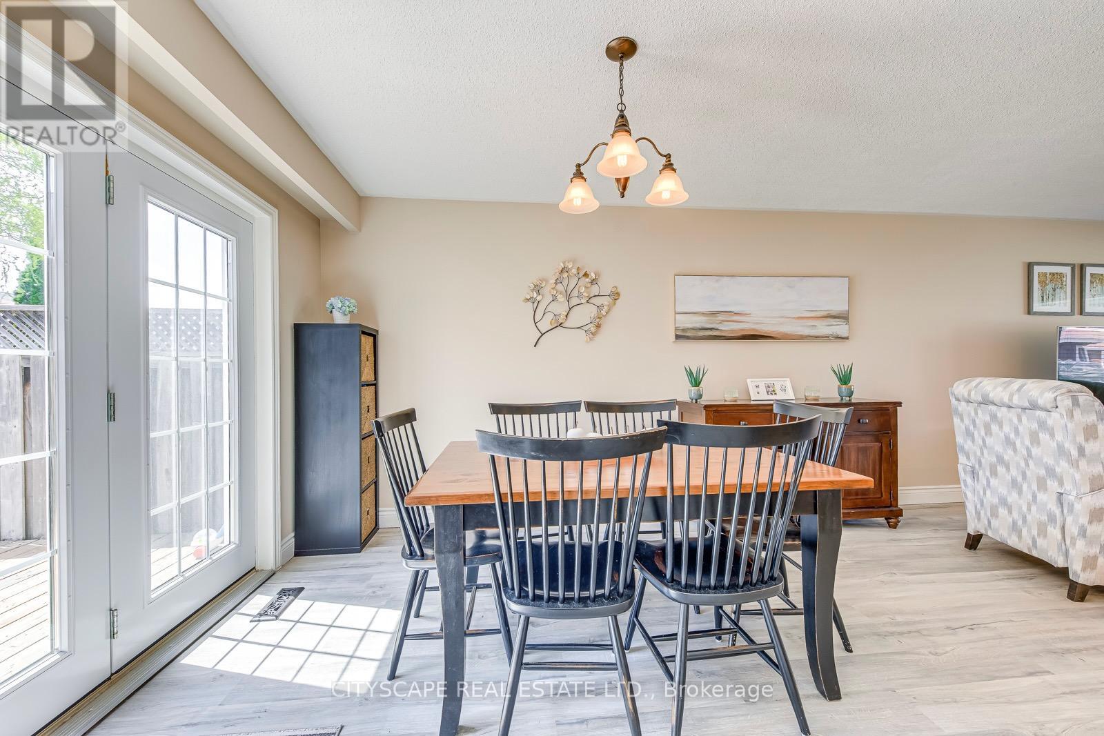 3272 Kings Masting Crescent, Mississauga, Ontario  L5L 1G6 - Photo 10 - W13095622