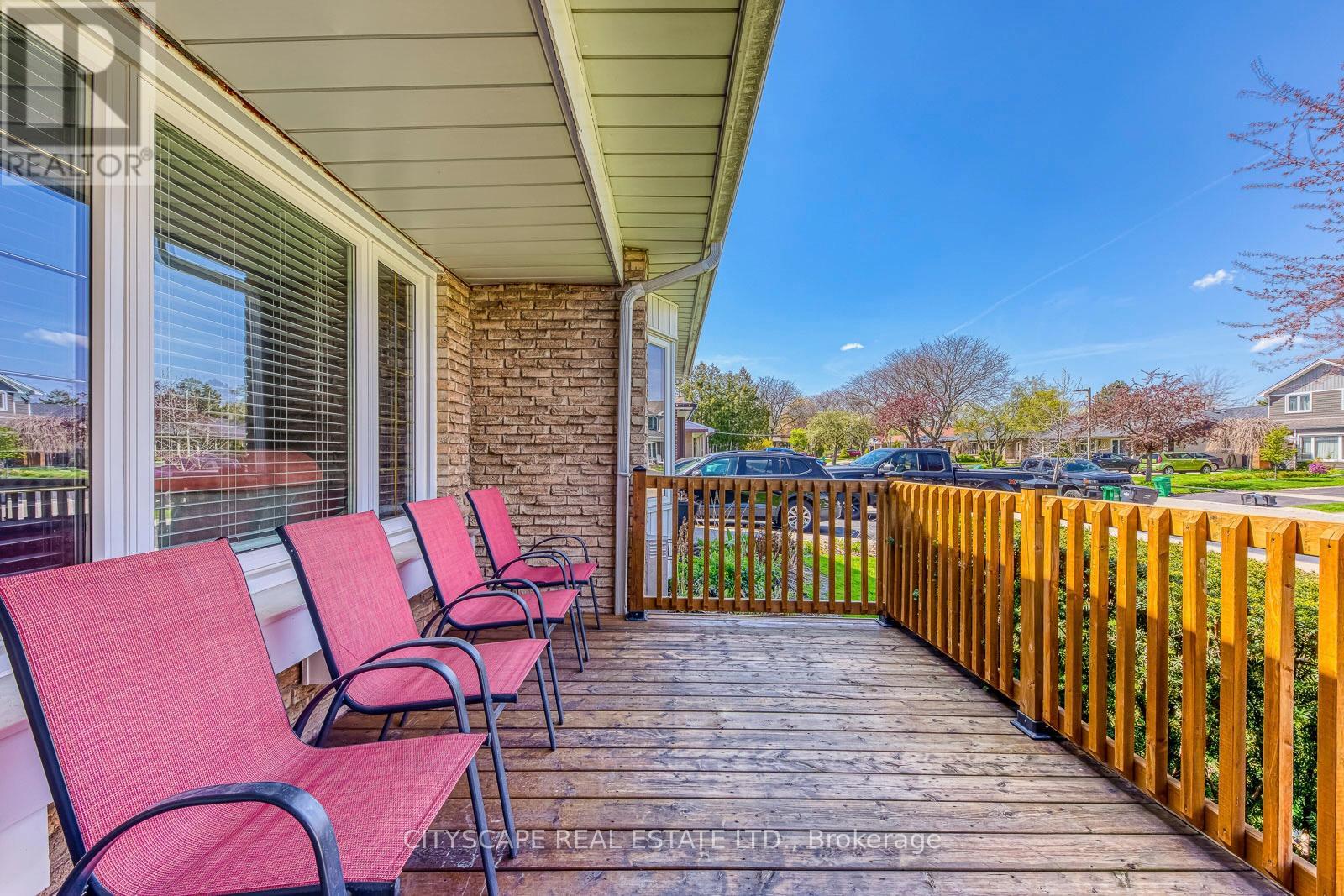 3272 Kings Masting Crescent, Mississauga, Ontario  L5L 1G6 - Photo 2 - W13095622