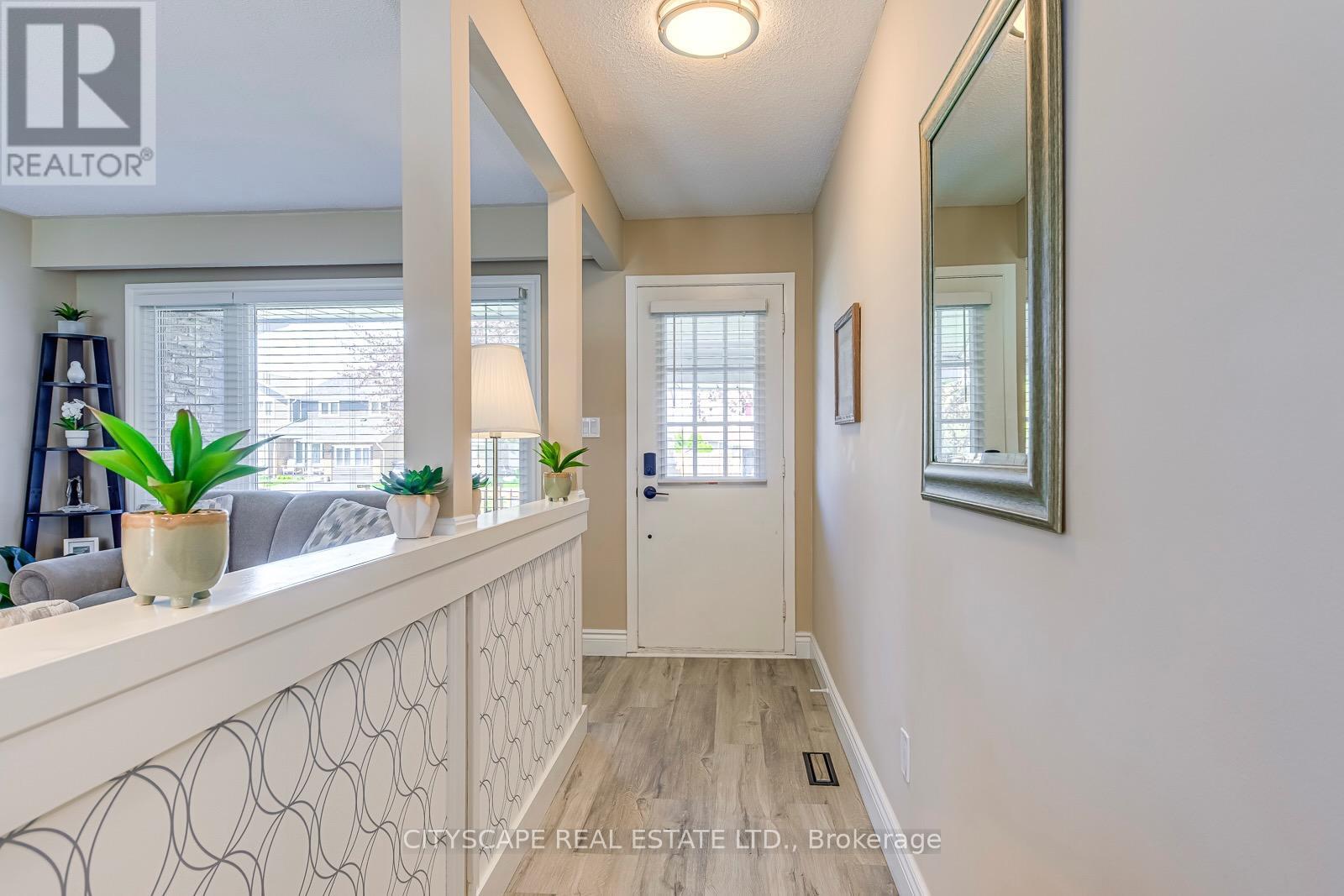 3272 Kings Masting Crescent, Mississauga, Ontario  L5L 1G6 - Photo 3 - W13095622