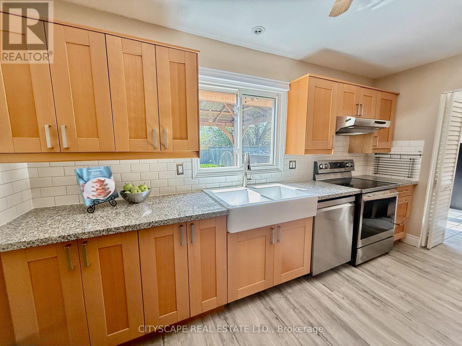 3272 Kings Masting Crescent, Mississauga, Ontario  L5L 1G6 - Photo 7 - W13095622