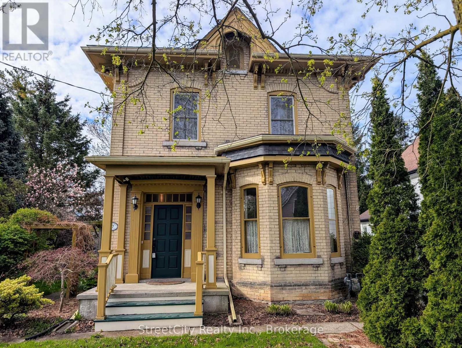 67 Douro Street, Stratford, Ontario  N5A 3R2 - Photo 2 - X12860956