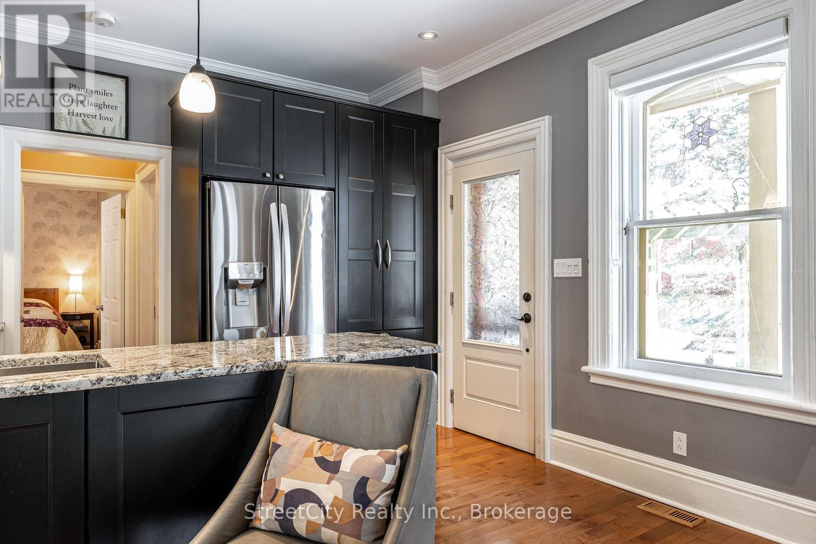 67 Douro Street, Stratford, Ontario  N5A 3R2 - Photo 12 - X12860956