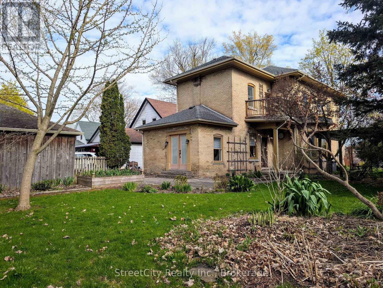 67 Douro Street, Stratford, Ontario  N5A 3R2 - Photo 37 - X12860956