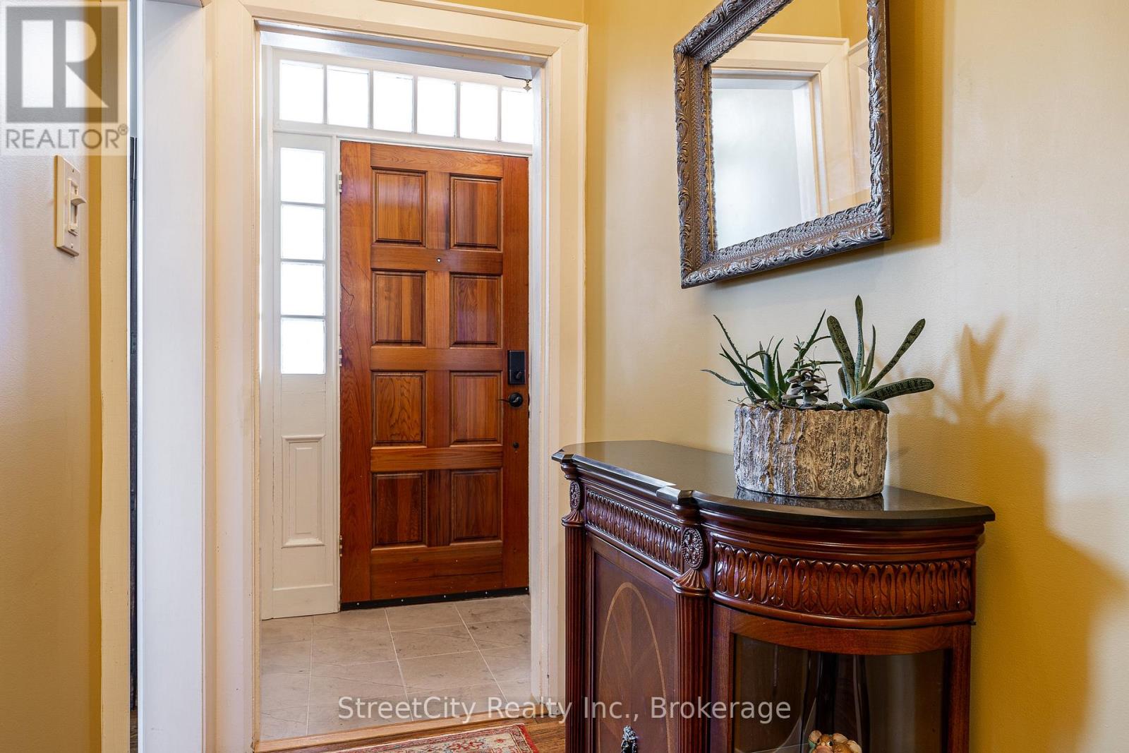 67 Douro Street, Stratford, Ontario  N5A 3R2 - Photo 4 - X12860956