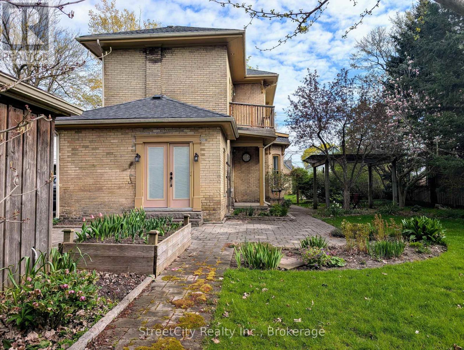 67 Douro Street, Stratford, Ontario  N5A 3R2 - Photo 38 - X12860956