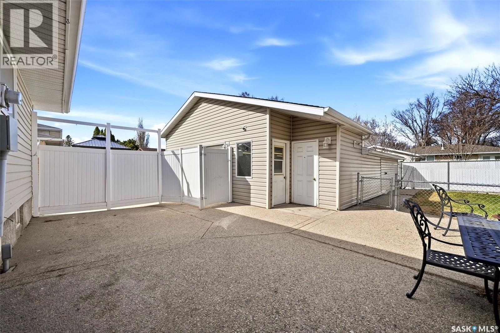 730 Mcintosh Street N, Regina, Saskatchewan  S4R 5Z4 - Photo 30 - SK035120