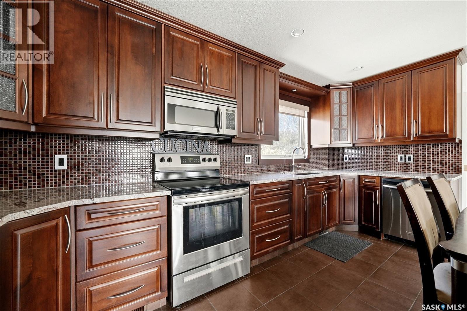 730 Mcintosh Street N, Regina, Saskatchewan  S4R 5Z4 - Photo 6 - SK035120