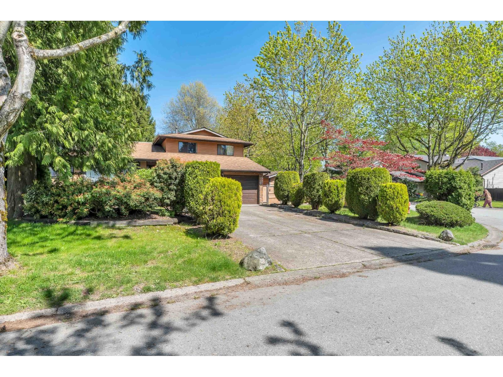 14543 91b Avenue, Surrey, British Columbia  V3R 7K9 - Photo 2 - R3120098