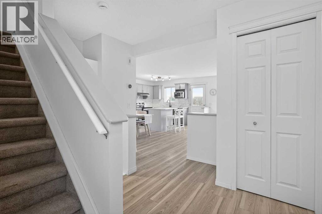 8050 Cougar Ridge Avenue SW, Calgary, Alberta  T3H 5S5 - Photo 2 - A2307954