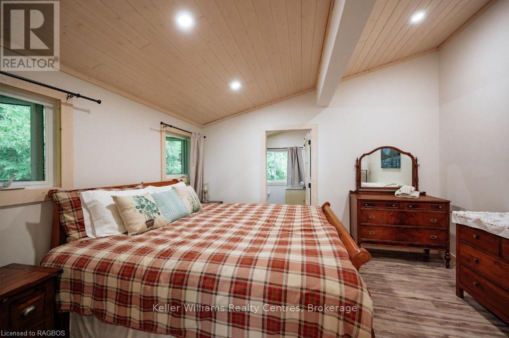 93 Shoreline Avenue, South Bruce Peninsula, Ontario  N0H 2T0 - Photo 26 - X12901554