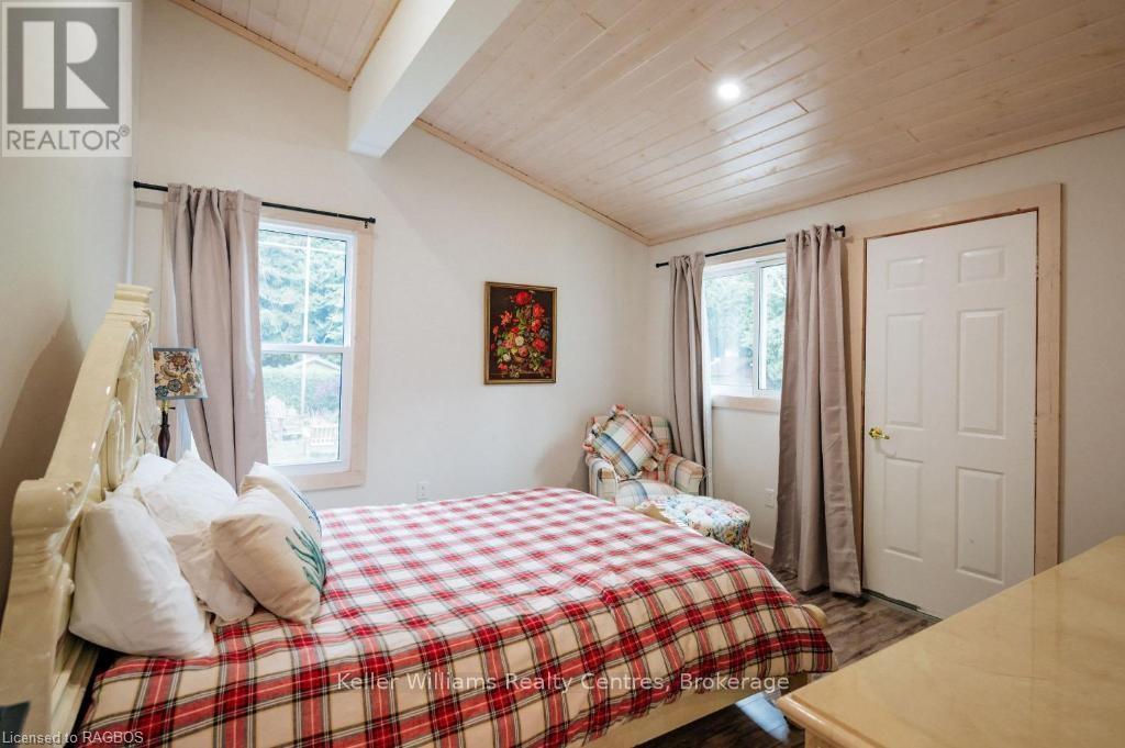 93 Shoreline Avenue, South Bruce Peninsula, Ontario  N0H 2T0 - Photo 27 - X12901554