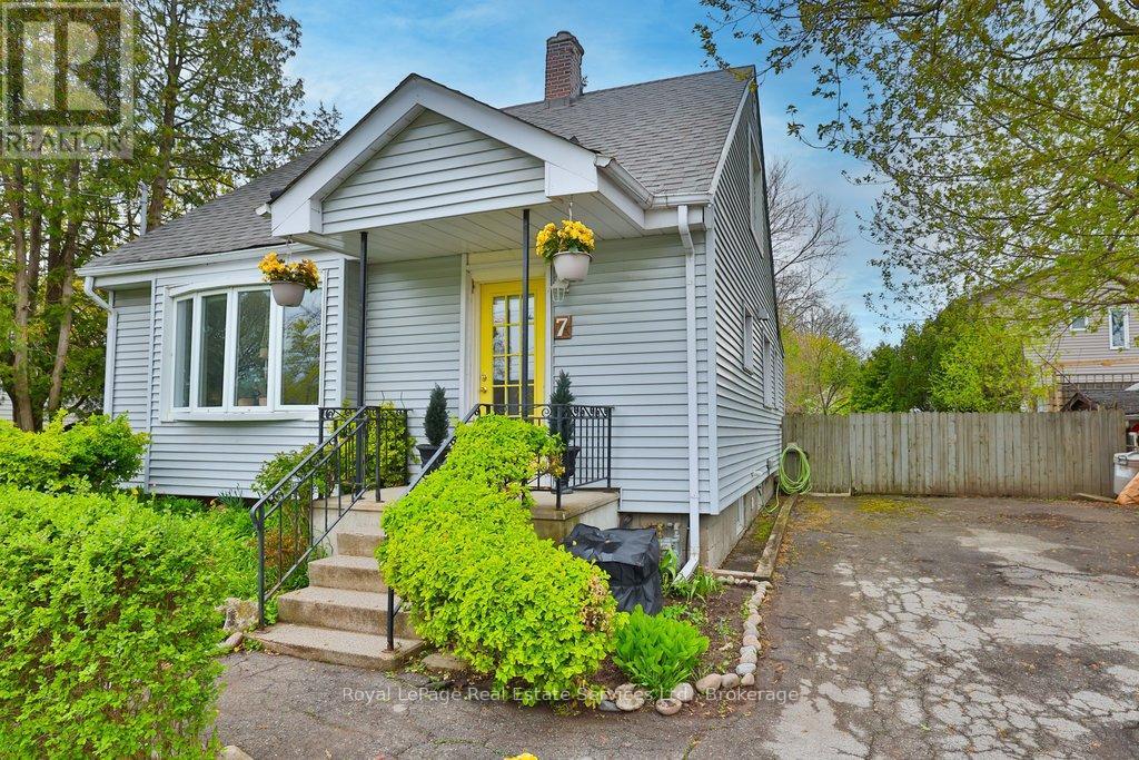 7 Stewart Street, Oakville, Ontario  L6K 1X3 - Photo 3 - W13095862