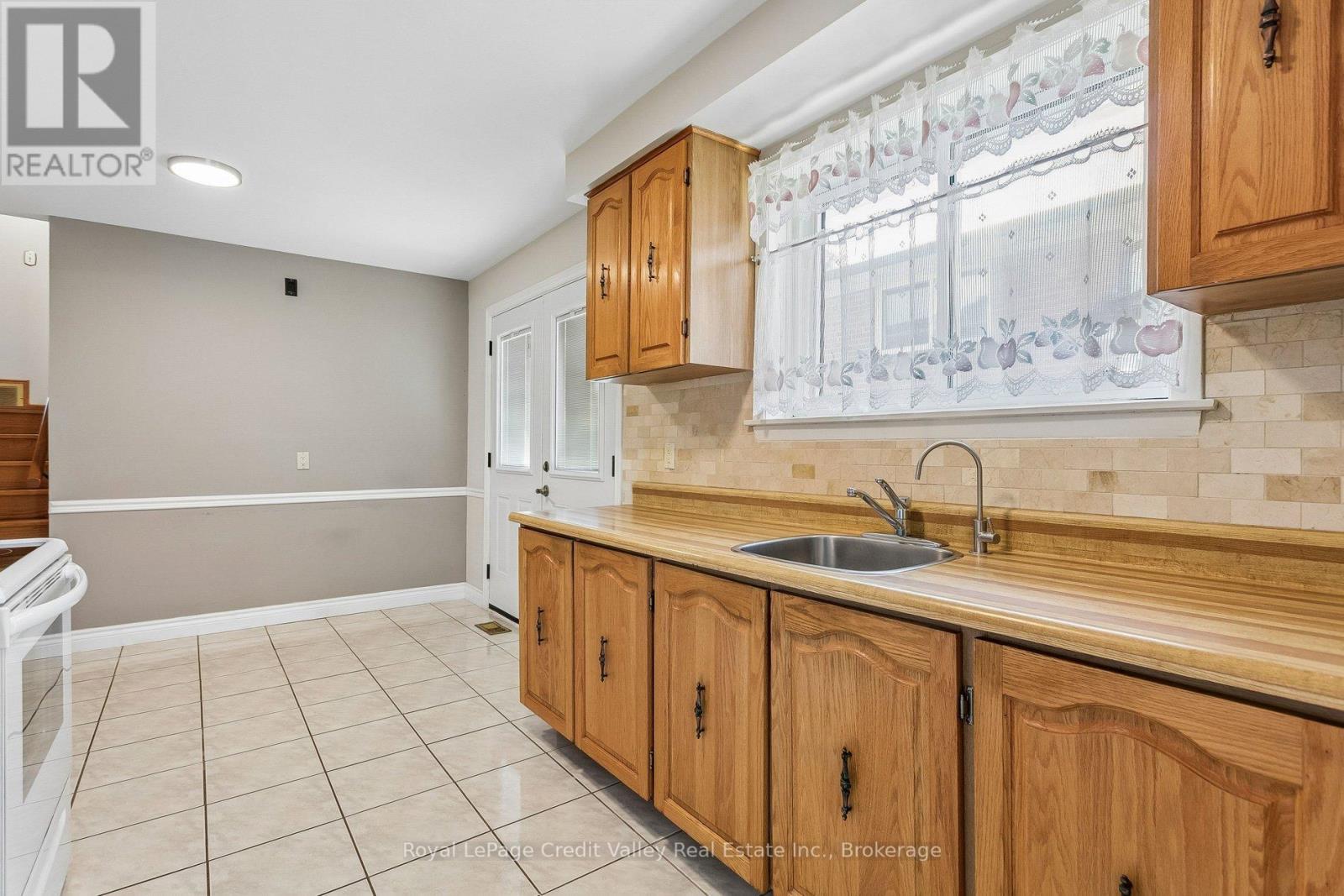 27 Grange Drive, Brampton, Ontario  L6X 2H1 - Photo 11 - W13095960