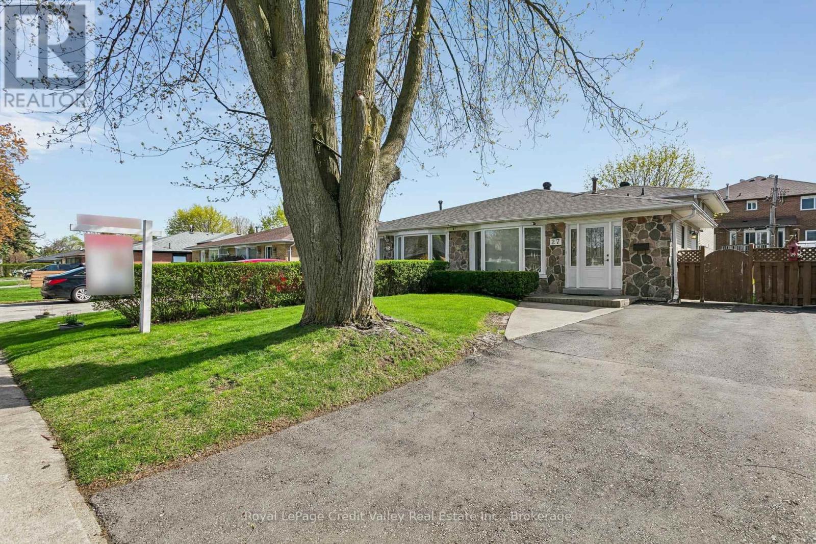 27 Grange Drive, Brampton, Ontario  L6X 2H1 - Photo 2 - W13095960