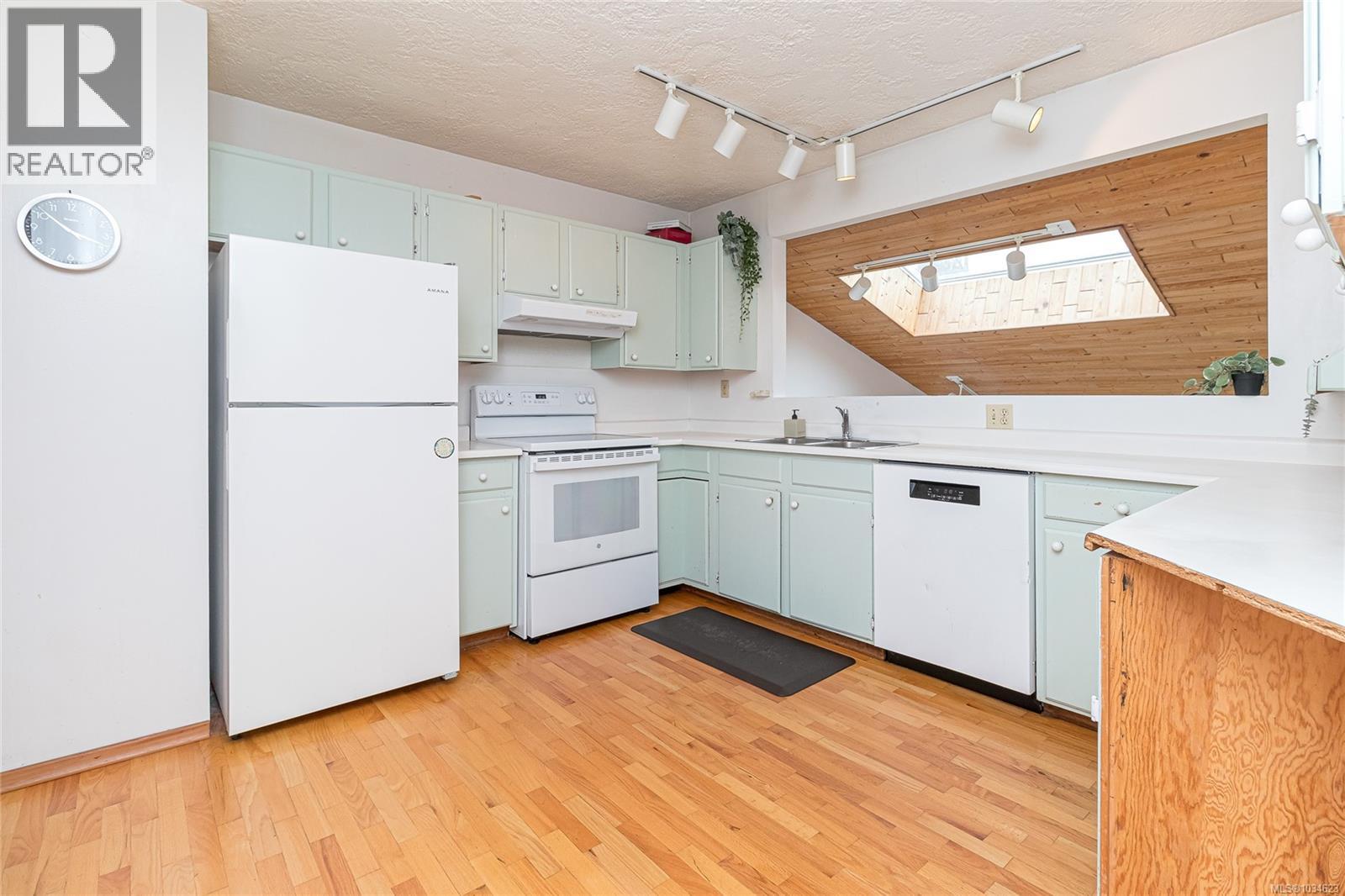10046 Judson Pl, Sidney, British Columbia  V8L 3M3 - Photo 10 - 1034623