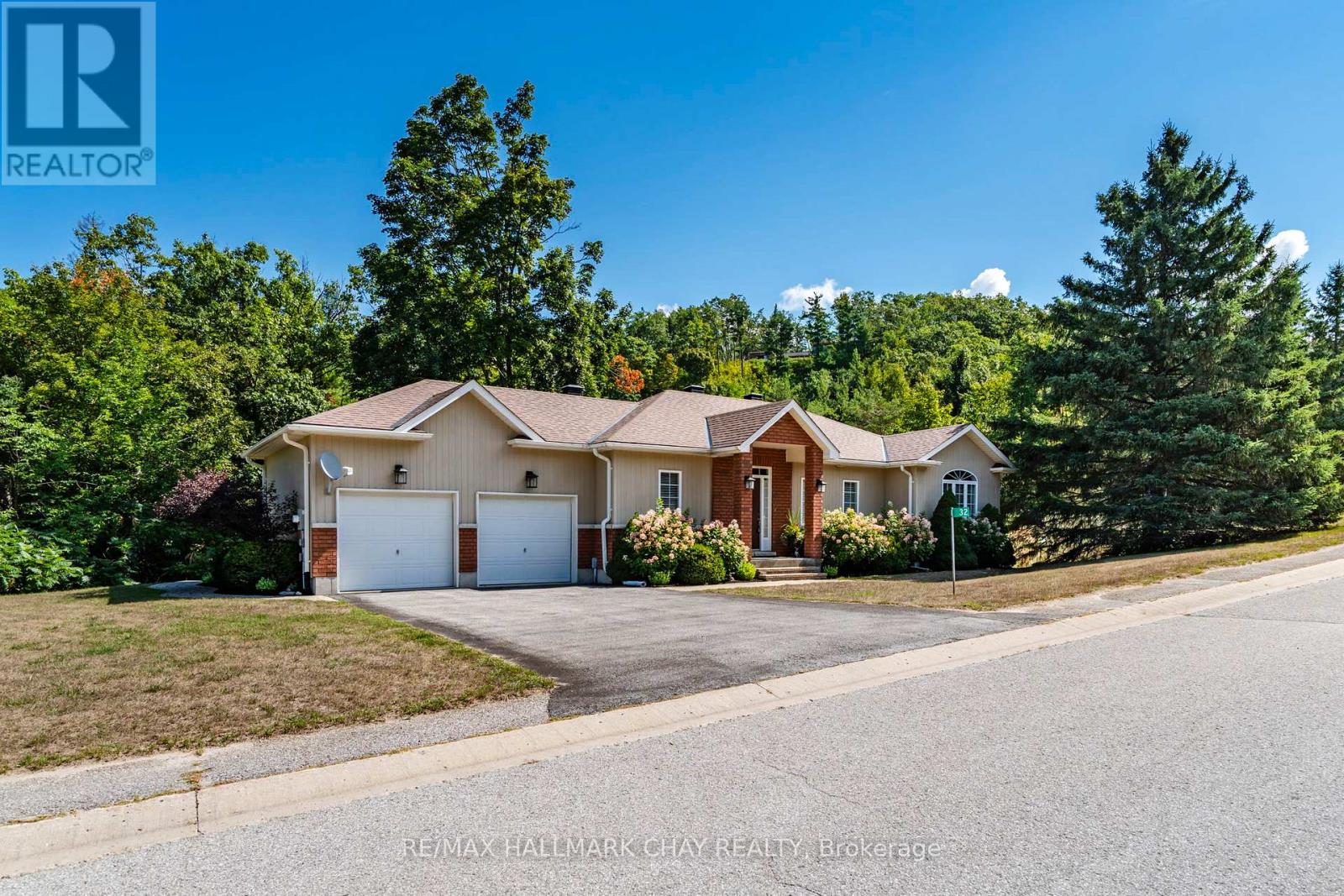 32 Valleycrest Drive, Oro-Medonte, Ontario  L0L 2L0 - Photo 4 - S12787354