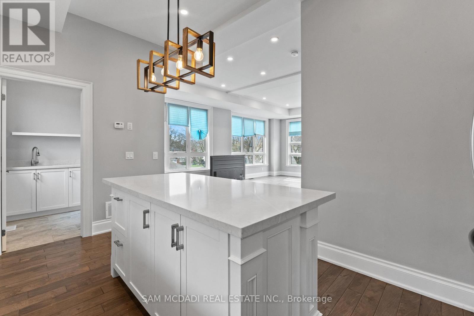 15 Old Oak Drive, Toronto, Ontario  M9A 1A3 - Photo 6 - W13004640