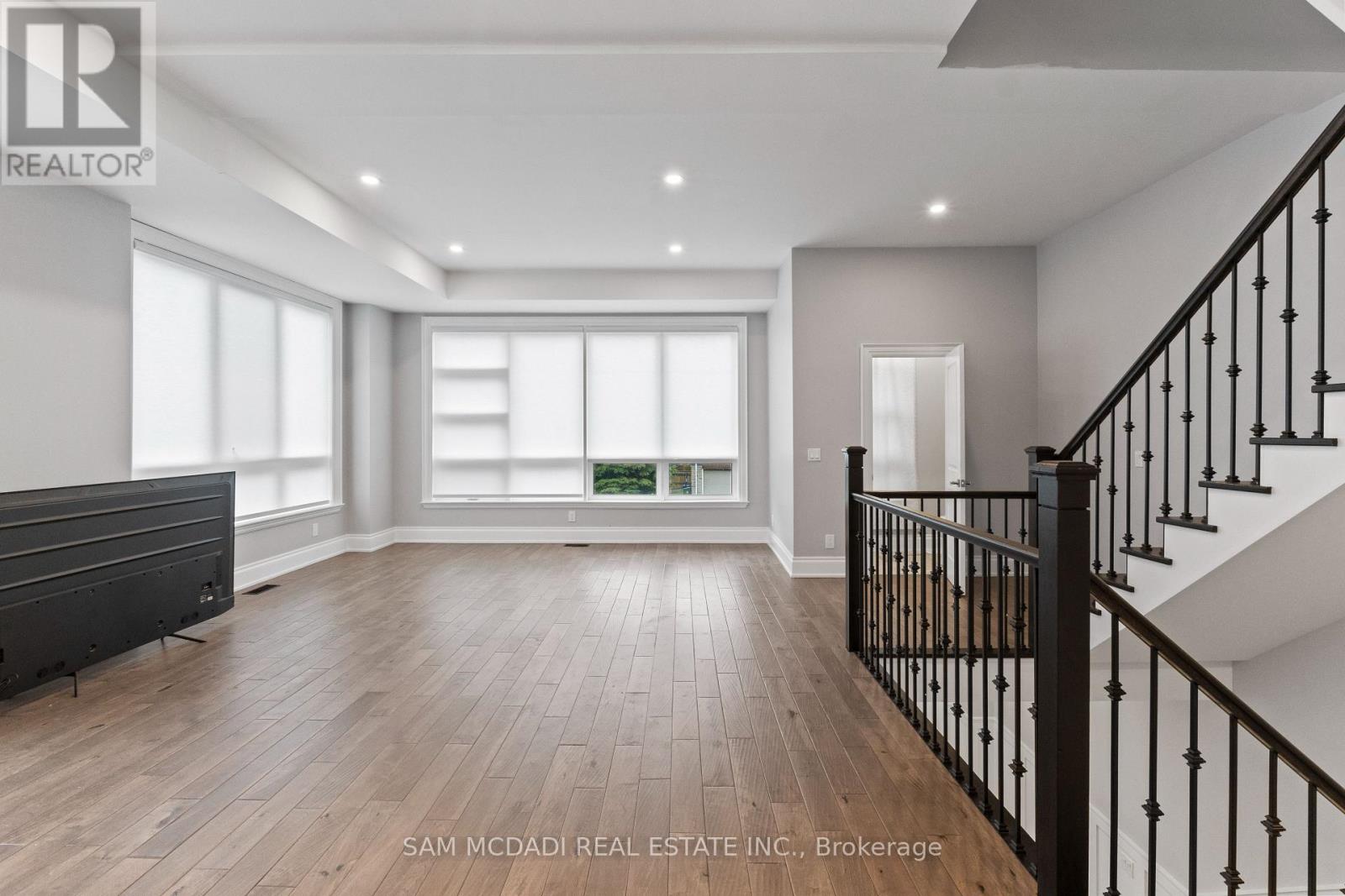 15 Old Oak Drive, Toronto, Ontario  M9A 1A3 - Photo 5 - W13004640