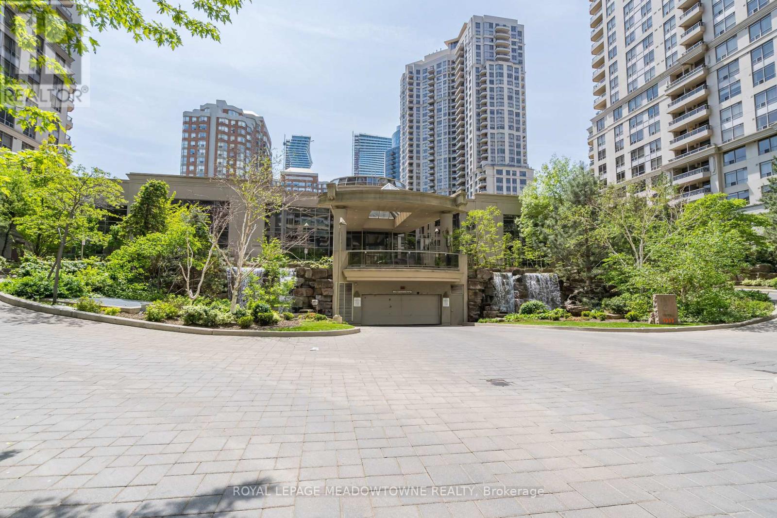 1030 - 3888 Duke Of York Boulevard, Mississauga, Ontario  L5B 4P5 - Photo 3 - W13071370