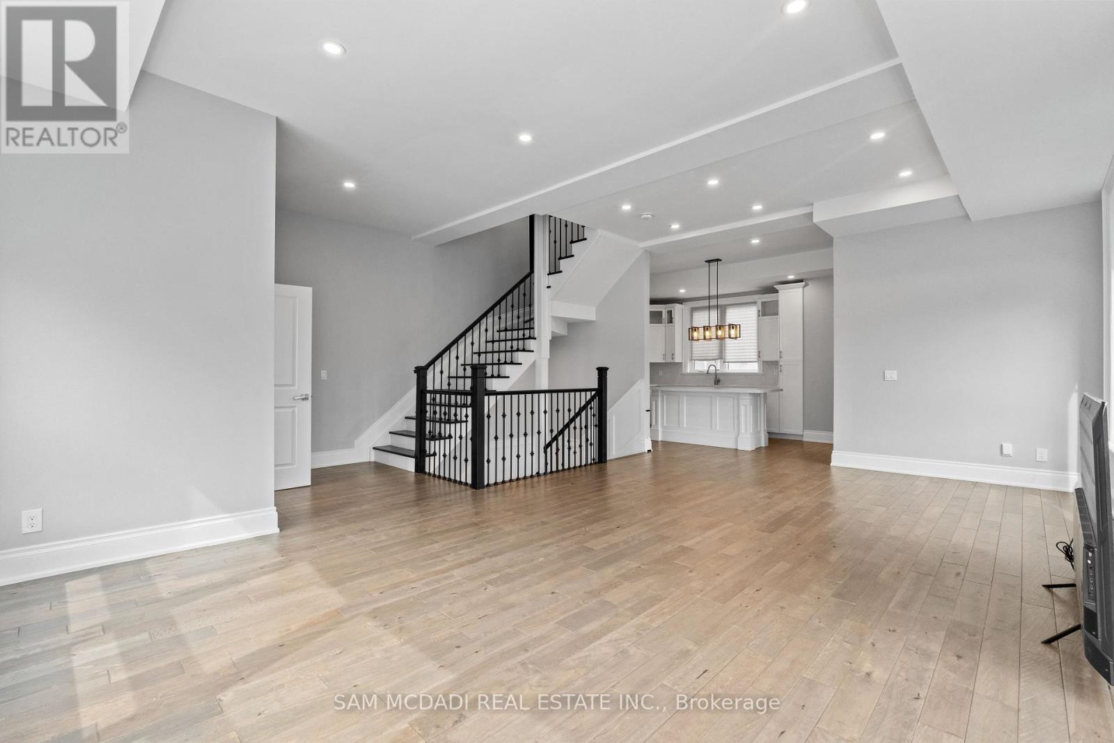 15 Old Oak Drive, Toronto, Ontario  M9A 1A3 - Photo 8 - W13004640