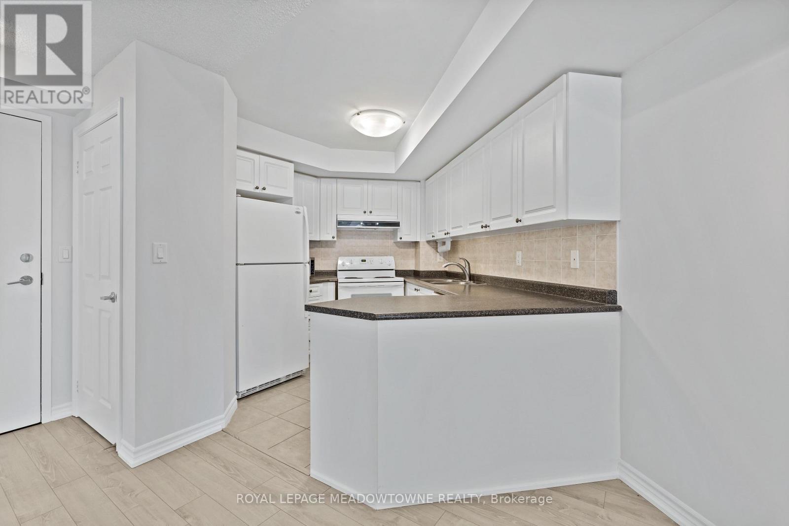 1030 - 3888 Duke Of York Boulevard, Mississauga, Ontario  L5B 4P5 - Photo 9 - W13071370
