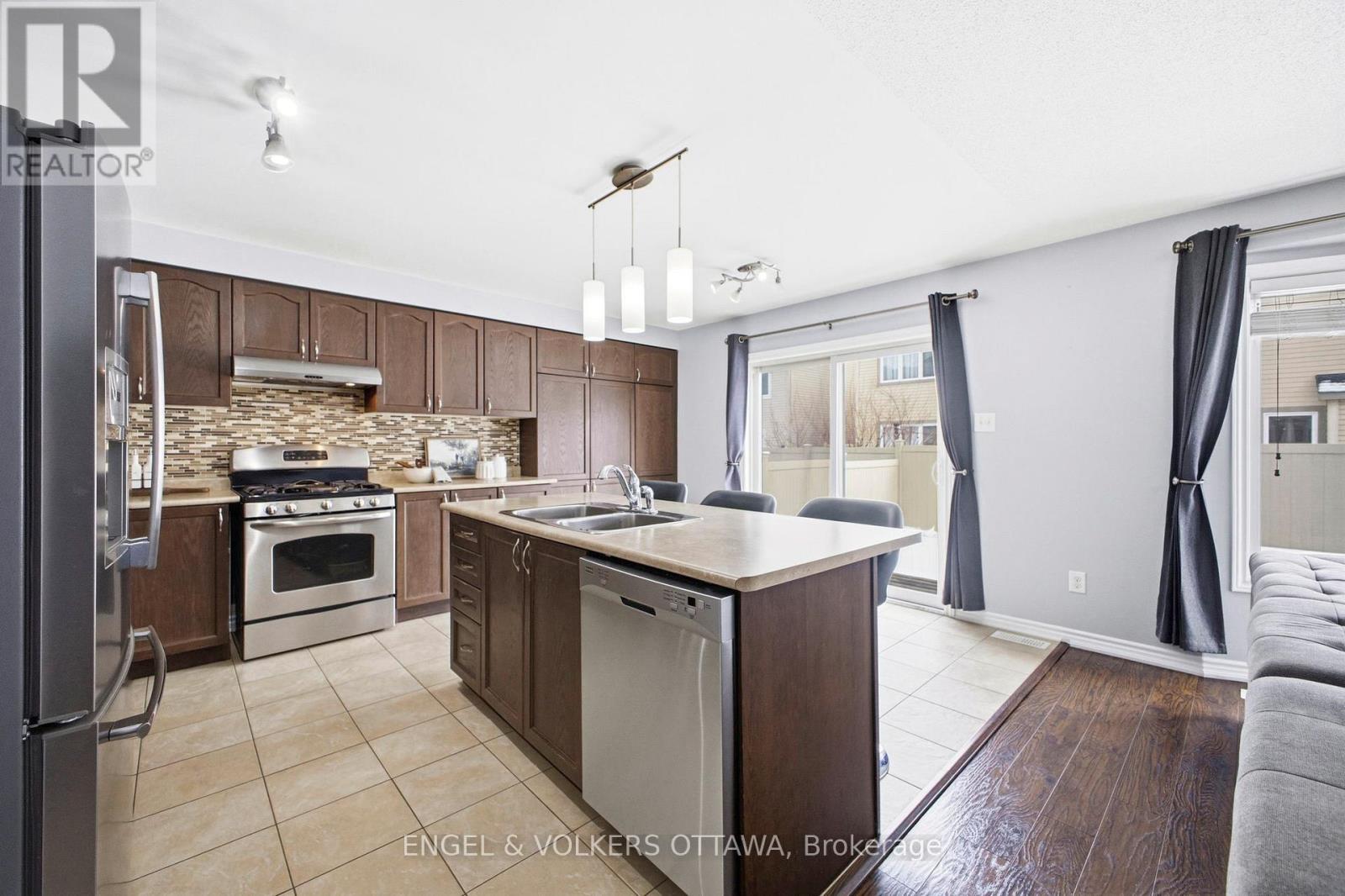 2206 Watercolours Way, Ottawa, Ontario  K2J 5J8 - Photo 10 - X12905272