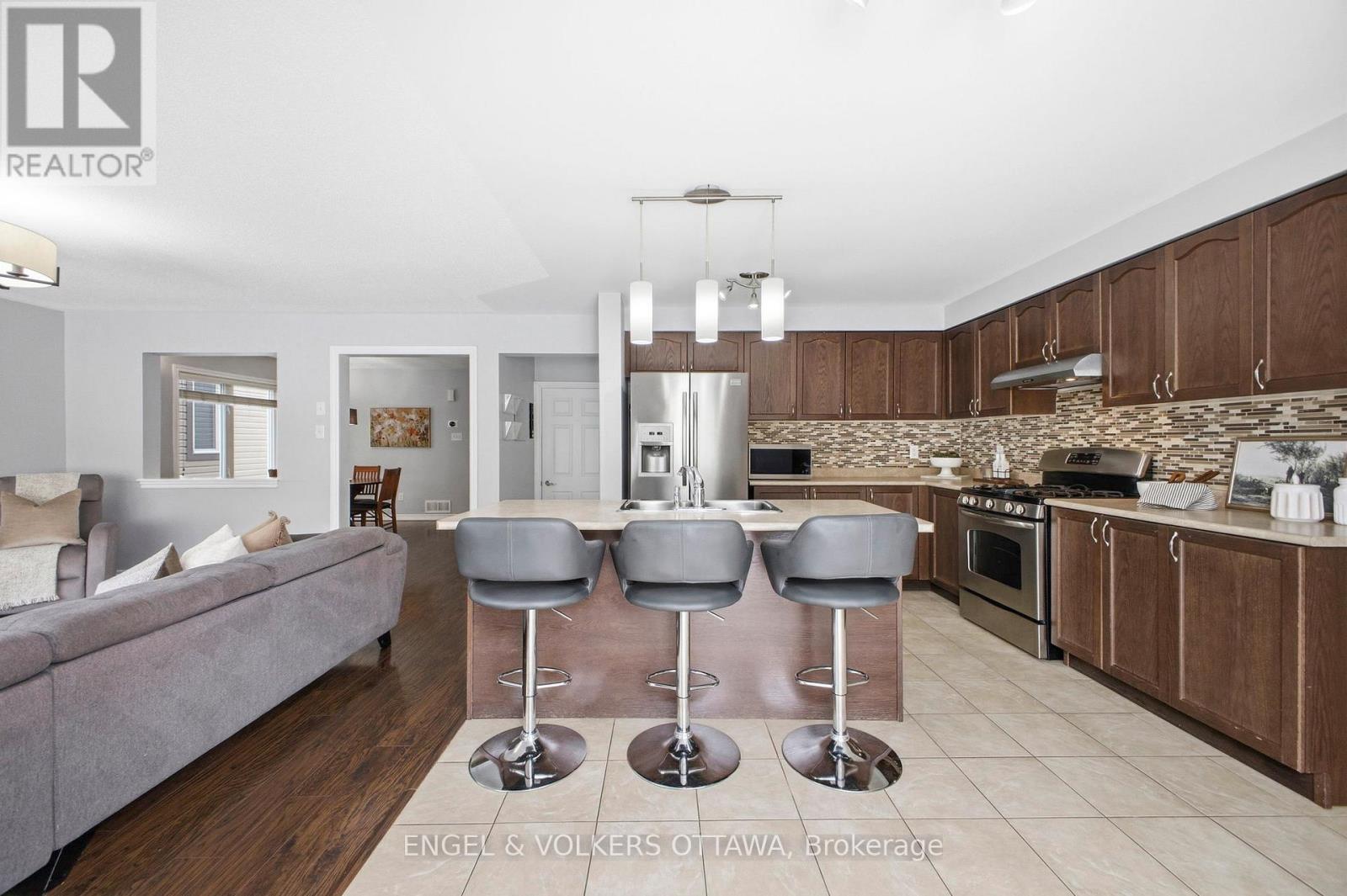 2206 Watercolours Way, Ottawa, Ontario  K2J 5J8 - Photo 4 - X12905272