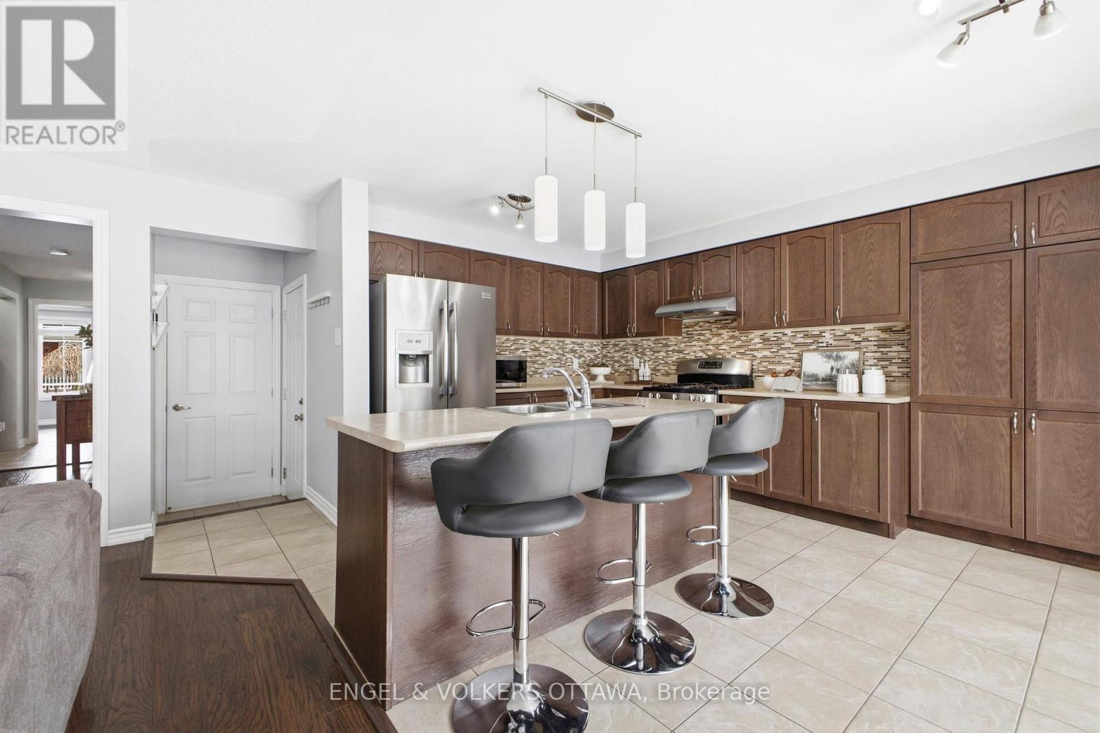 2206 Watercolours Way, Ottawa, Ontario  K2J 5J8 - Photo 5 - X12905272