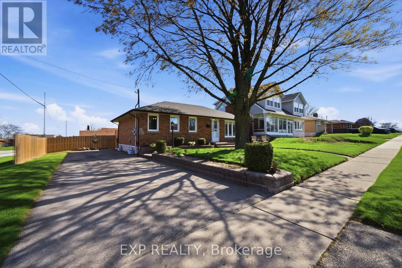 775 Emerson Avenue, Oshawa, Ontario  L1H 3L2 - Photo 3 - E13095896