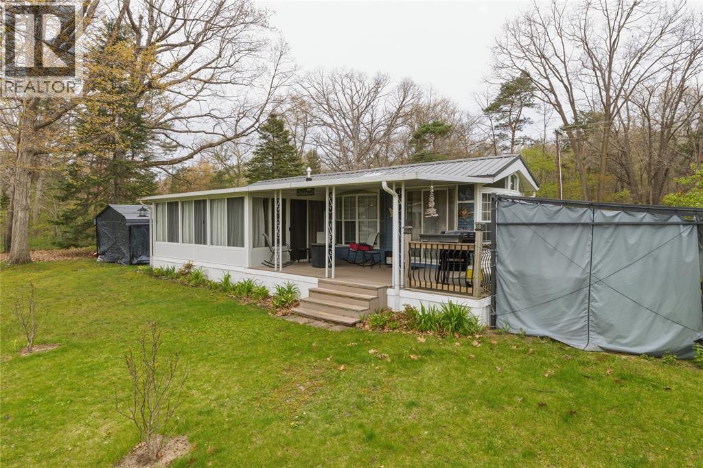 9951 Northville Crescent Unit# 11, Lambton Shores, Ontario  N0M 2N0 - Photo 3 - 26009366