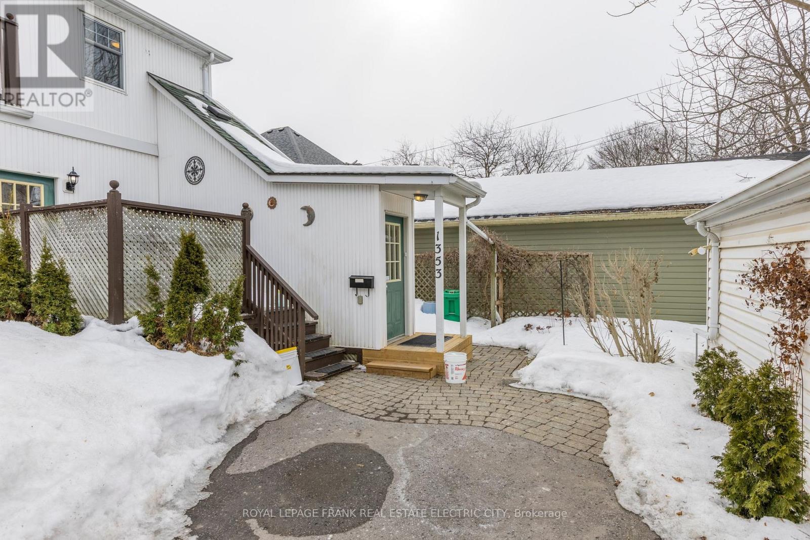 1353 Monaghan Road, Peterborough, Ontario  K9J 5M2 - Photo 2 - X13095986