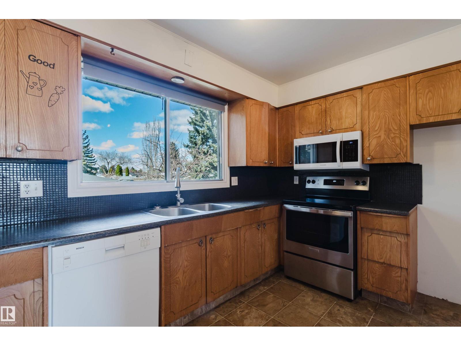3752 114 St Nw, Edmonton, Alberta  T6J 1M4 - Photo 12 - E4486190