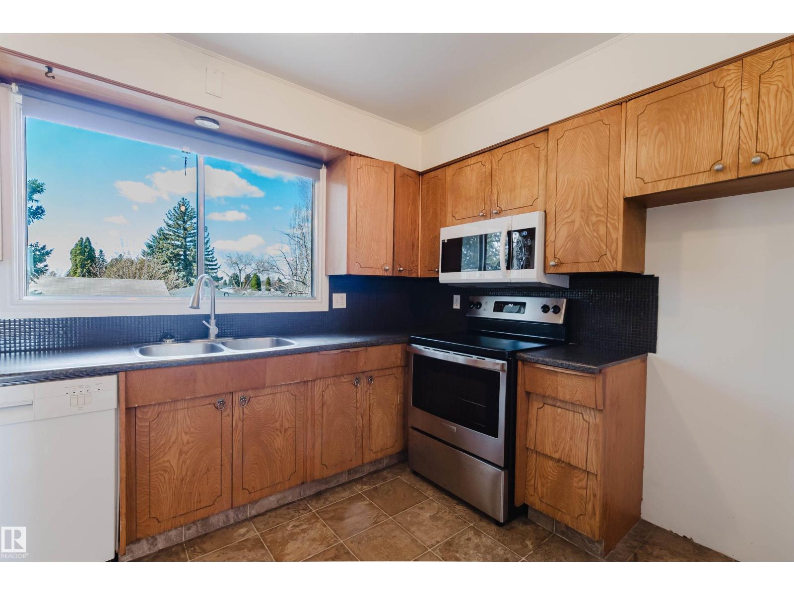3752 114 St Nw, Edmonton, Alberta  T6J 1M4 - Photo 13 - E4486190