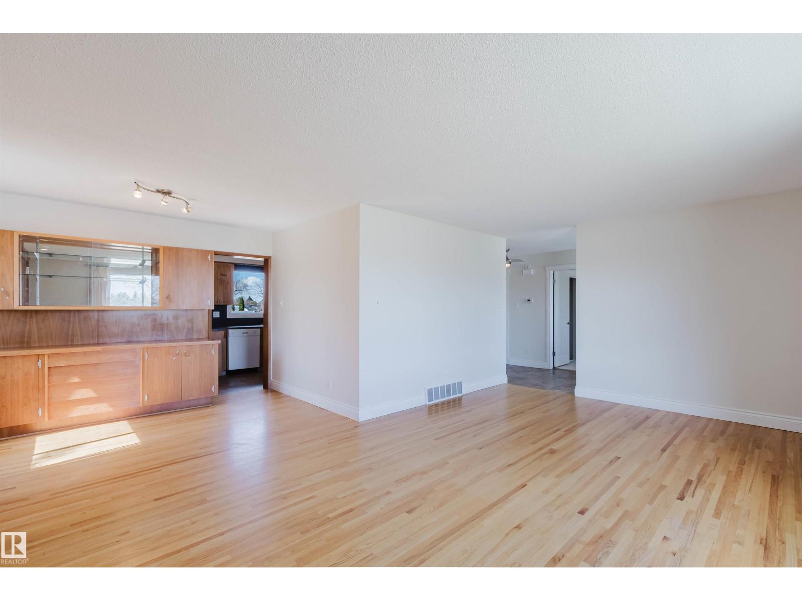 3752 114 St Nw, Edmonton, Alberta  T6J 1M4 - Photo 8 - E4486190