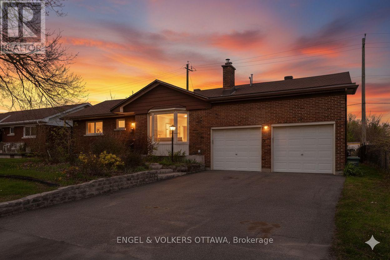 989 Connaught Avenue, Ottawa, Ontario  K2B 5M7 - Photo 1 - X13095844