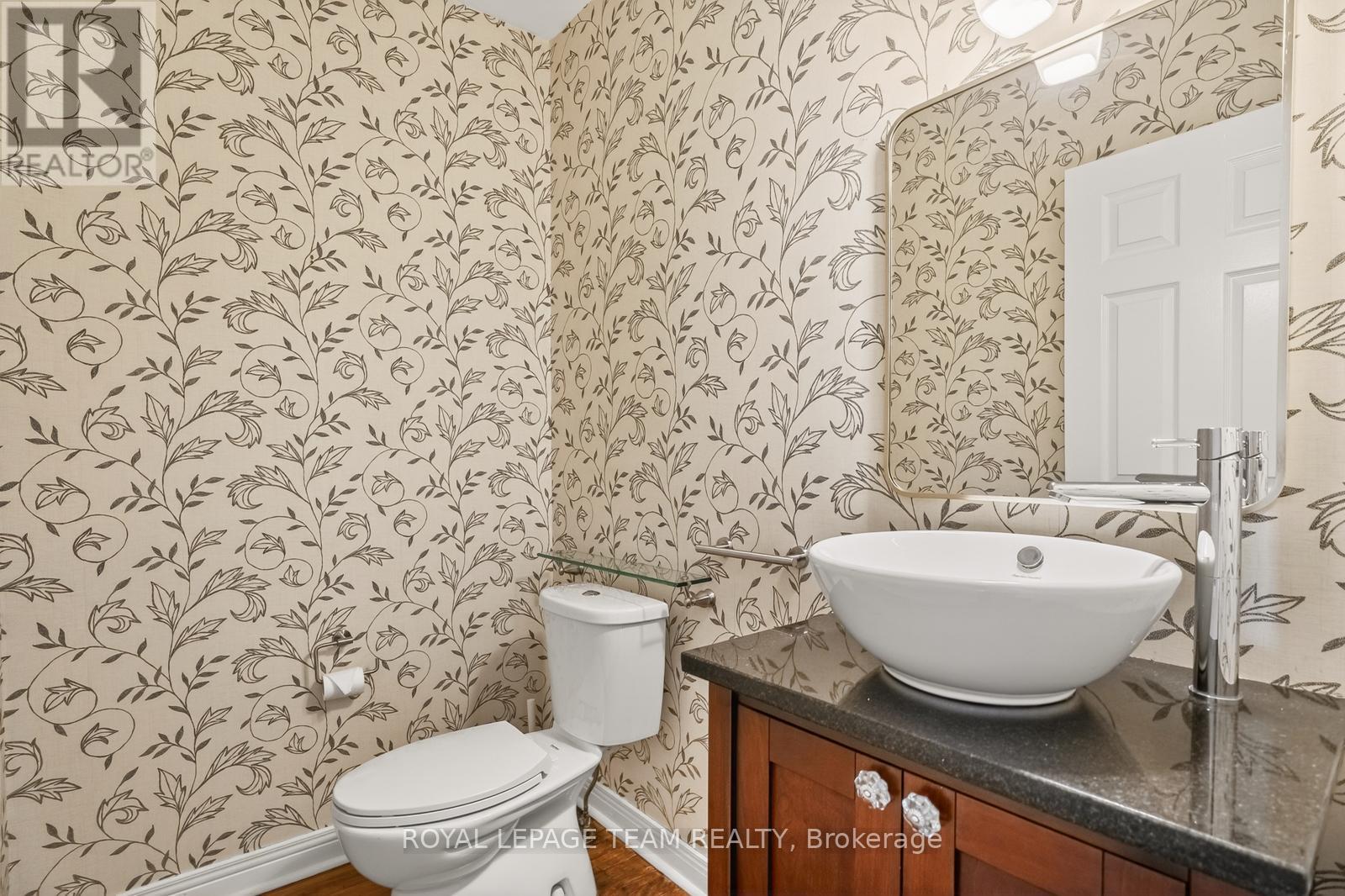105 Crichton Street, Ottawa, Ontario  K1M 1V8 - Photo 5 - X13095994