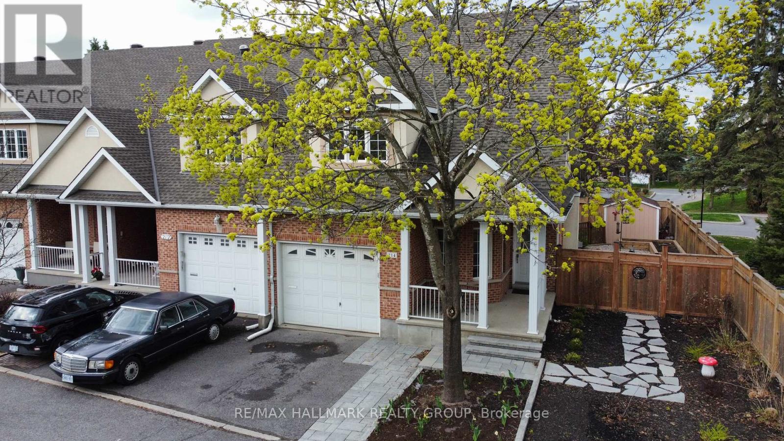 214 Laura Private, Ottawa, Ontario  K1B 1C8 - Photo 2 - X13096006