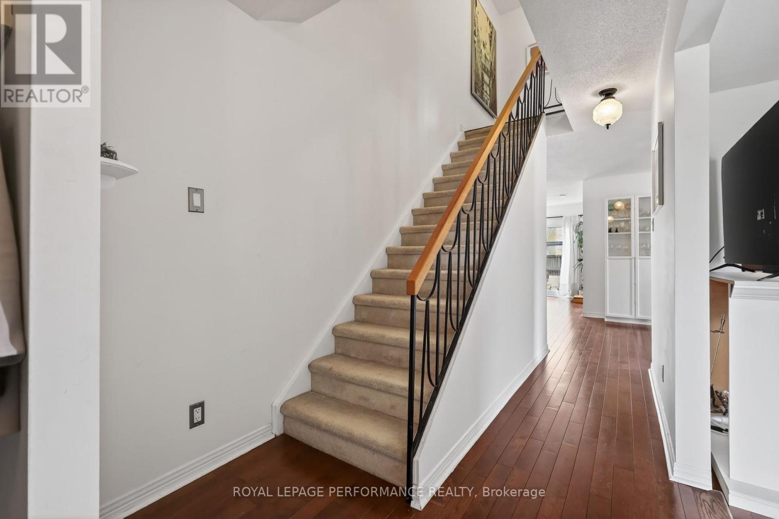 2 Canbury Crescent, Ottawa, Ontario  K2G 4L4 - Photo 4 - X13096052