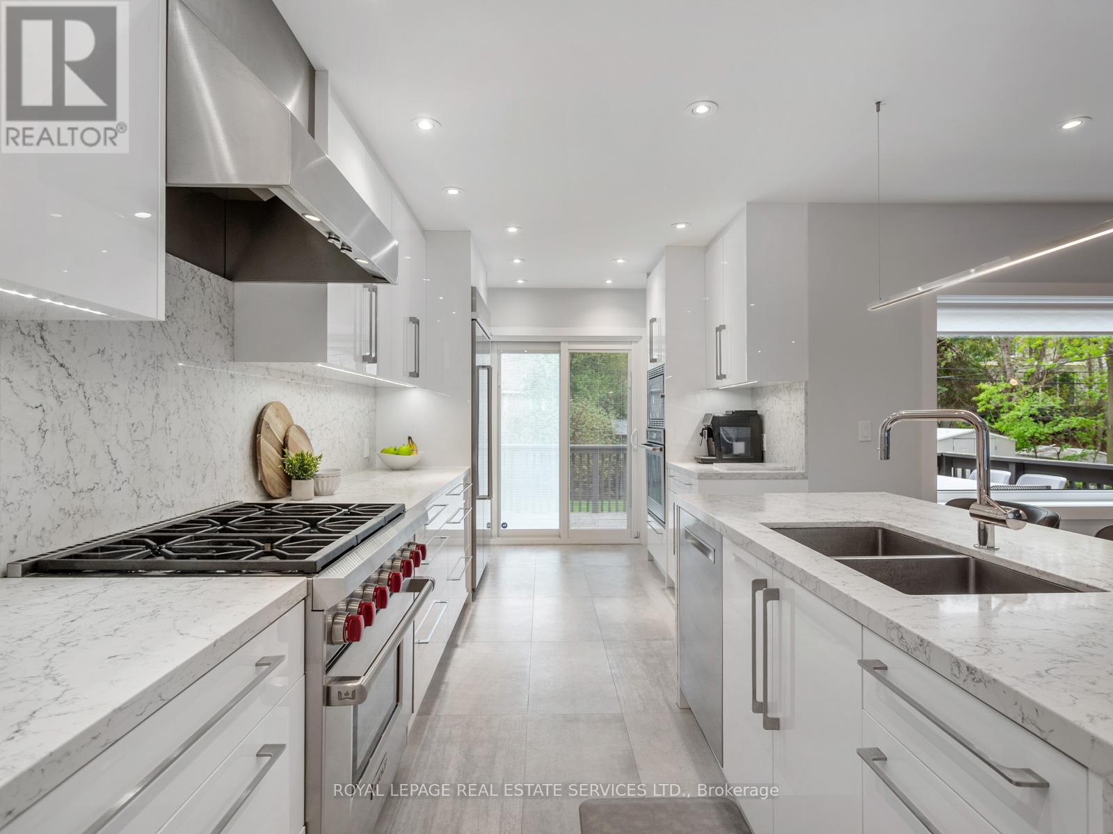 185 Glen Cedar Road, Toronto, Ontario  M6C 3G9 - Photo 12 - C13095704