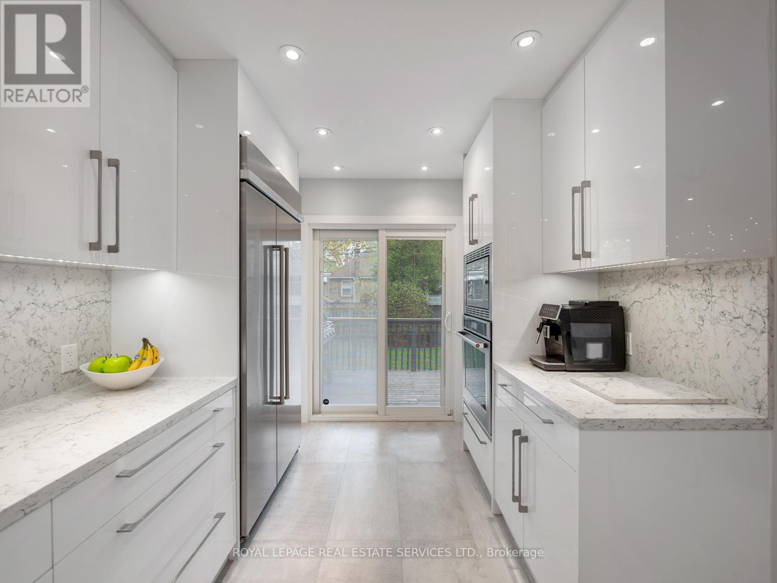 185 Glen Cedar Road, Toronto, Ontario  M6C 3G9 - Photo 13 - C13095704