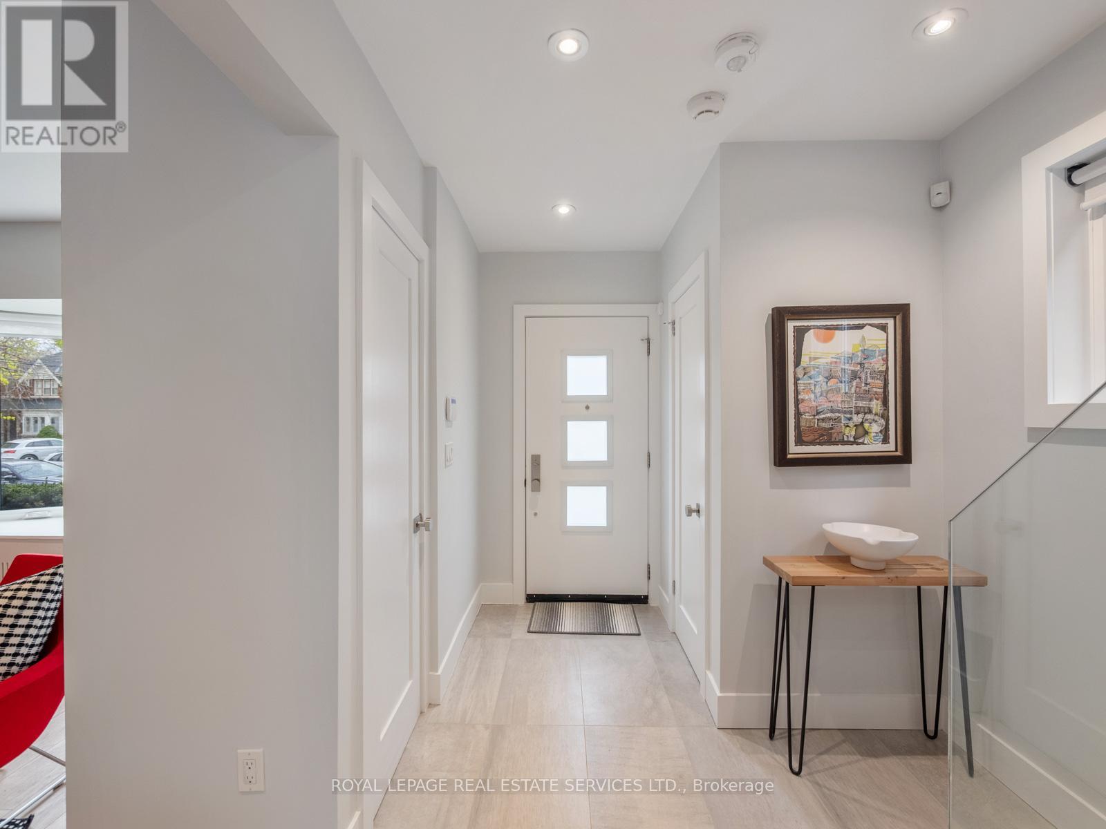 185 Glen Cedar Road, Toronto, Ontario  M6C 3G9 - Photo 2 - C13095704