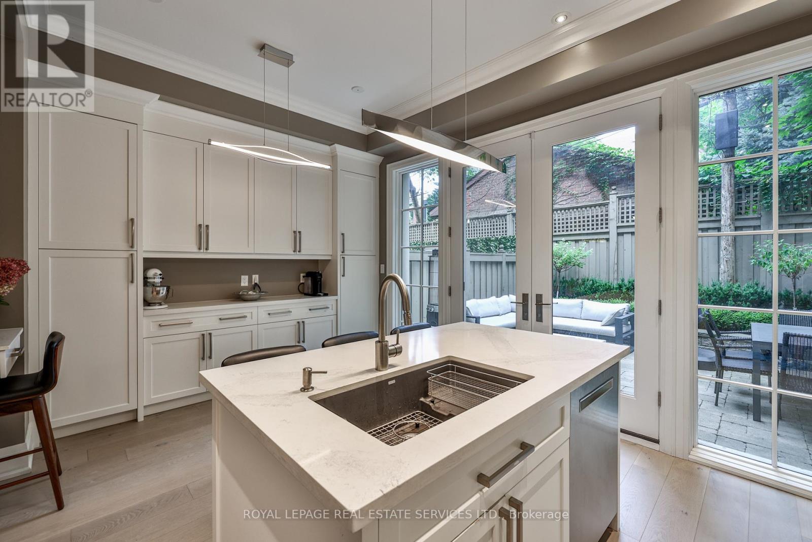 Th2 - 290 St Clair Avenue W, Toronto, Ontario  M4V 1S3 - Photo 10 - C13095732