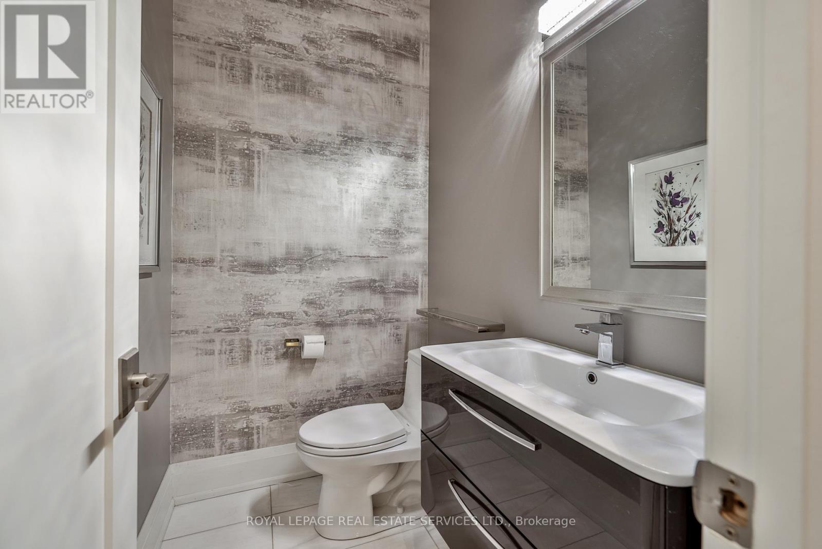 Th2 - 290 St Clair Avenue W, Toronto, Ontario  M4V 1S3 - Photo 8 - C13095732