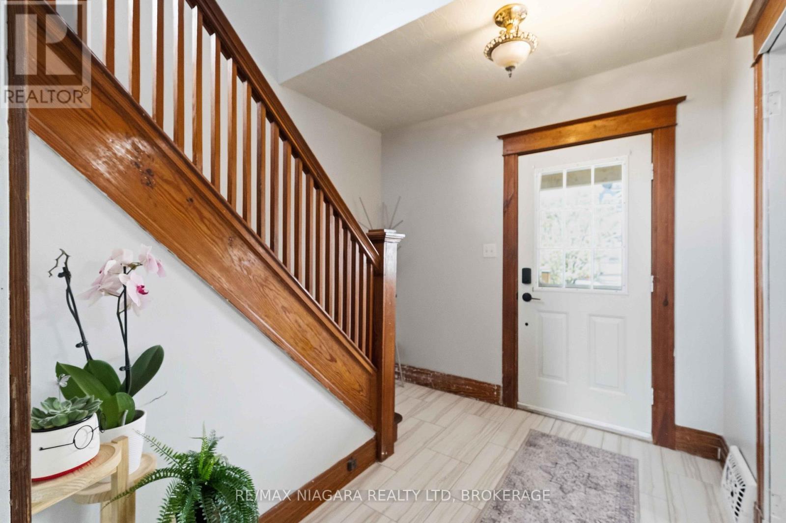 52 Berryman Avenue, St. Catharines, Ontario  L2R 3W9 - Photo 3 - X13095904