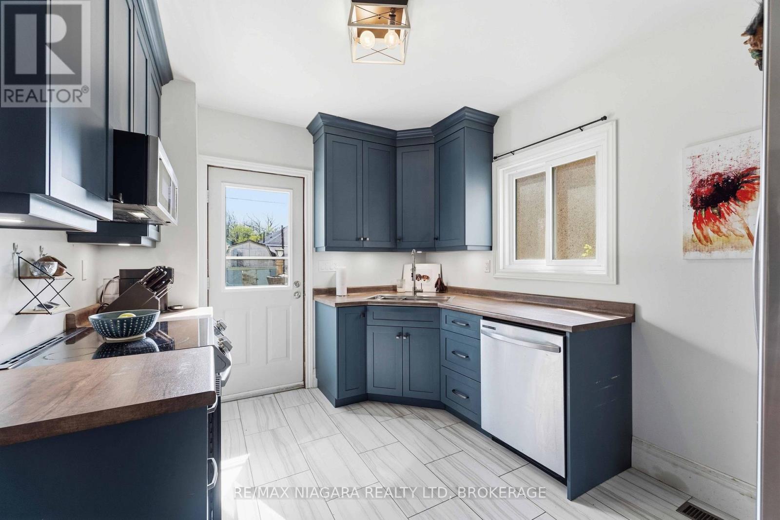 52 Berryman Avenue, St. Catharines, Ontario  L2R 3W9 - Photo 9 - X13095904