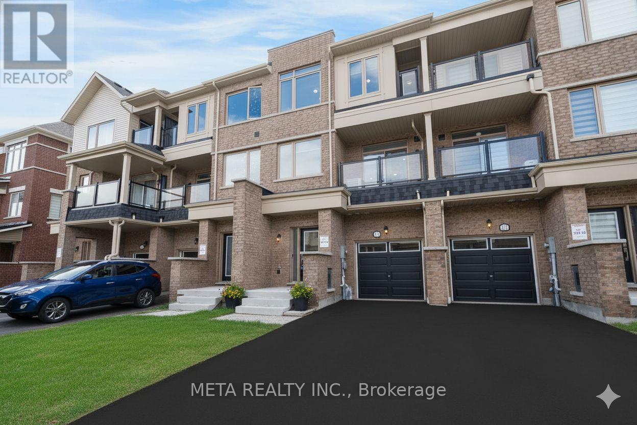 1073 Lockie Drive, Oshawa, Ontario  L1L 0R9 - Photo 2 - E13035326