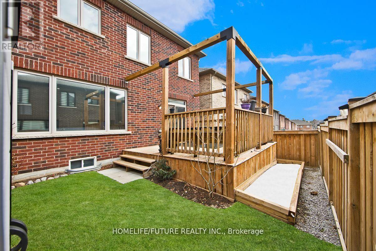 1193 Enchanted Crescent, Pickering, Ontario  L1X 0H1 - Photo 17 - E13095700